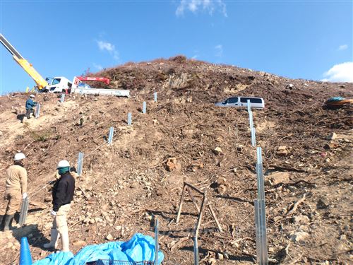 和歌山県　すさみ町太陽光発電の現場 結構な勾配